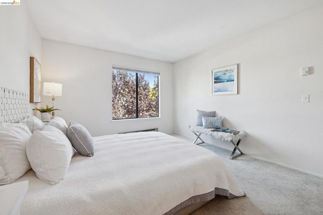 6 Schooner Ct, Richmond, CA 94804