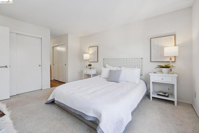 6 Schooner Ct, Richmond, CA 94804