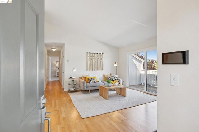 6 Schooner Ct, Richmond, CA 94804
