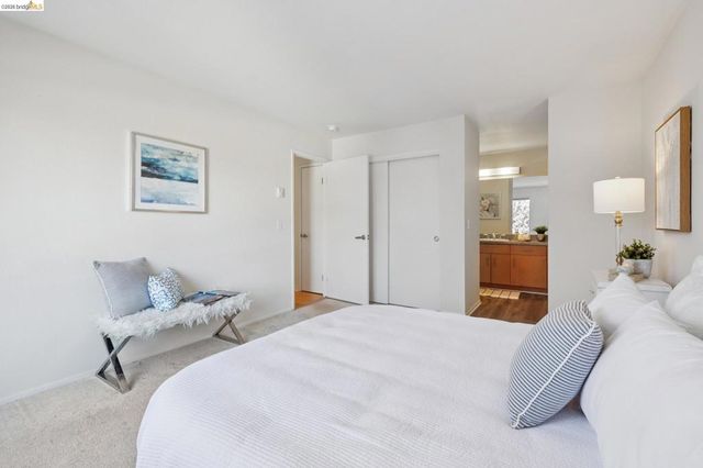 6 Schooner Ct, Richmond, CA 94804