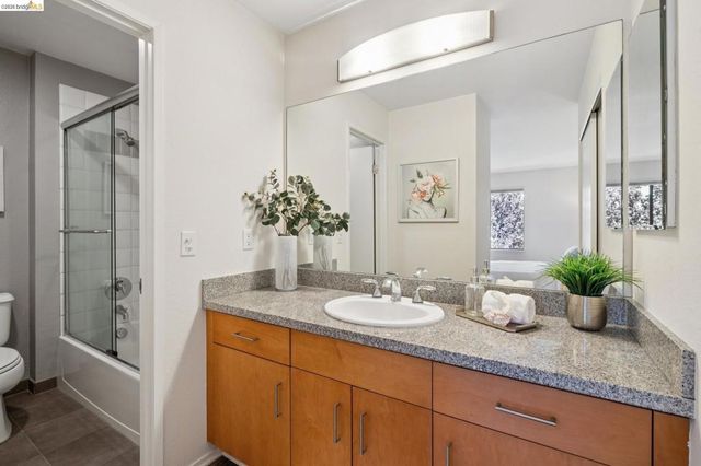 6 Schooner Ct, Richmond, CA 94804
