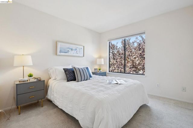 6 Schooner Ct, Richmond, CA 94804