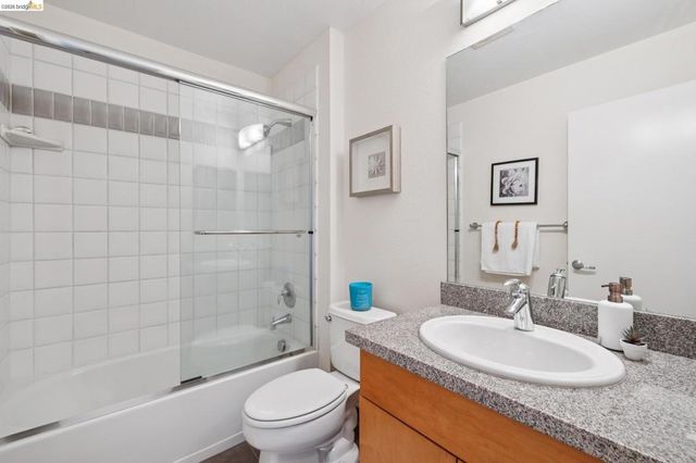 6 Schooner Ct, Richmond, CA 94804