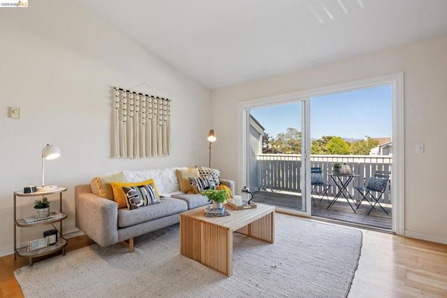 6 Schooner Ct, Richmond, CA 94804