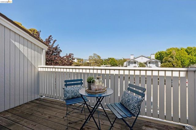 6 Schooner Ct, Richmond, CA 94804