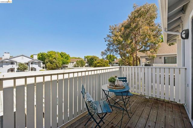 6 Schooner Ct, Richmond, CA 94804