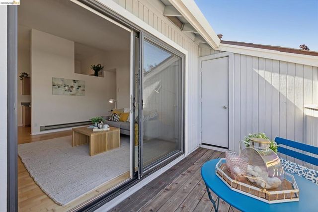 6 Schooner Ct, Richmond, CA 94804