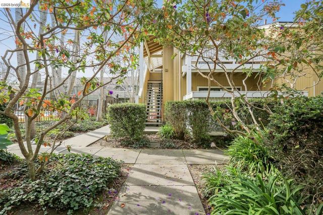 6 Schooner Ct, Richmond, CA 94804