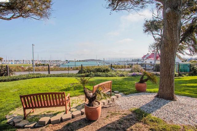 6 Schooner Ct, Richmond, CA 94804