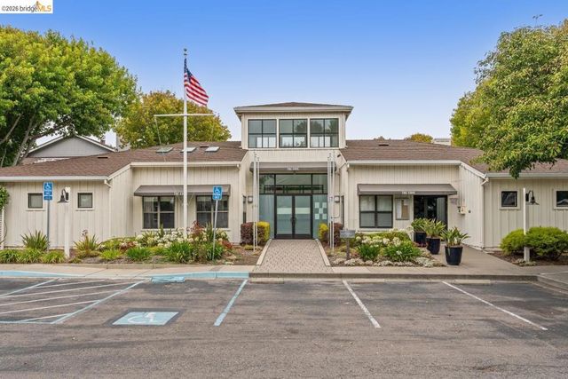 6 Schooner Ct, Richmond, CA 94804