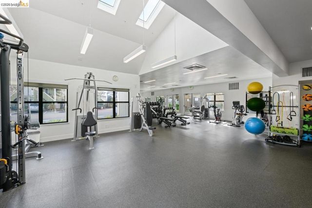 6 Schooner Ct, Richmond, CA 94804