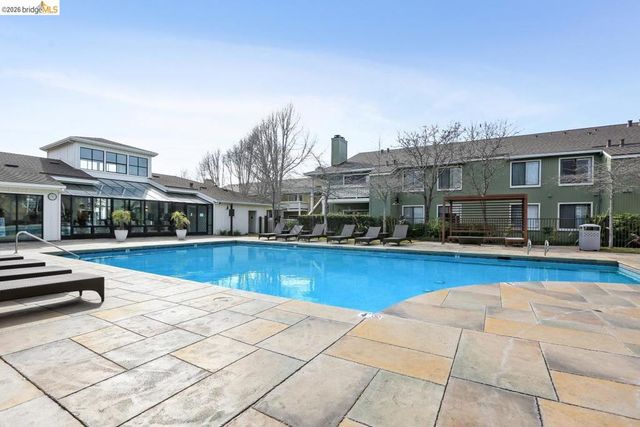 6 Schooner Ct, Richmond, CA 94804