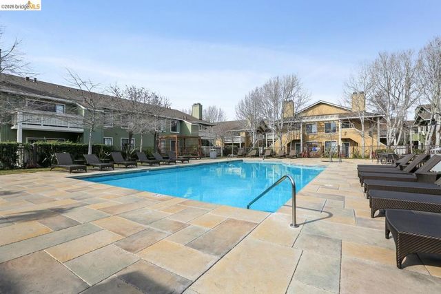 6 Schooner Ct, Richmond, CA 94804