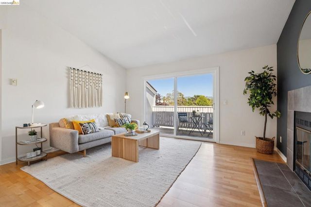 6 Schooner Ct, Richmond, CA 94804