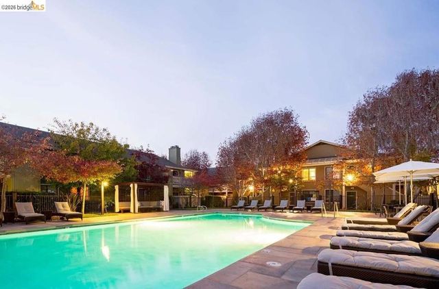 6 Schooner Ct, Richmond, CA 94804