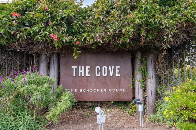 6 Schooner Ct, Richmond, CA 94804