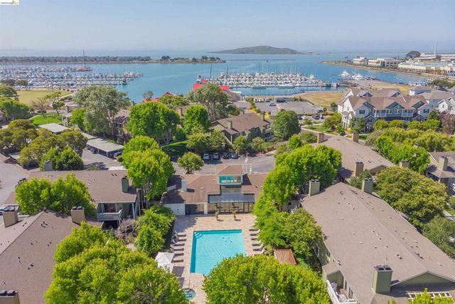 6 Schooner Ct, Richmond, CA 94804