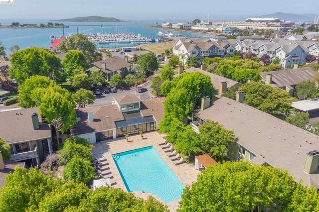 6 Schooner Ct, Richmond, CA 94804