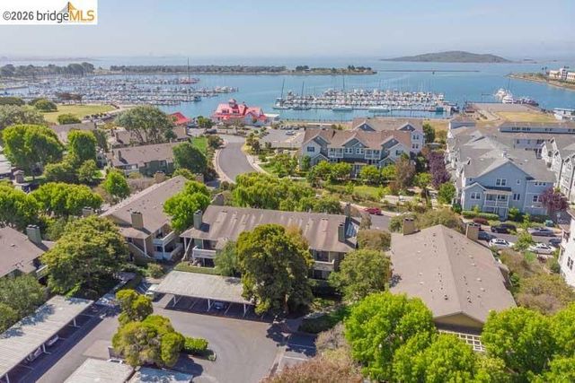 6 Schooner Ct, Richmond, CA 94804