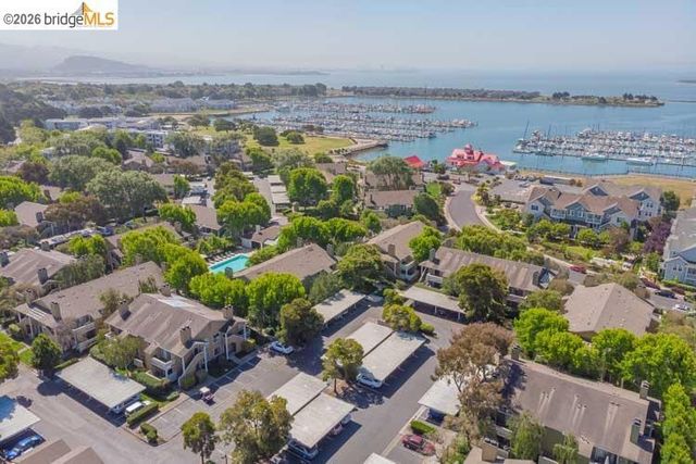 6 Schooner Ct, Richmond, CA 94804