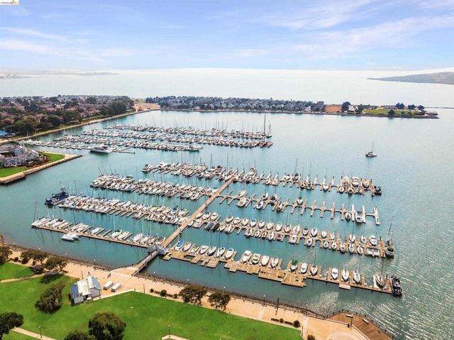 6 Schooner Ct, Richmond, CA 94804