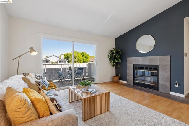 6 Schooner Ct, Richmond, CA 94804