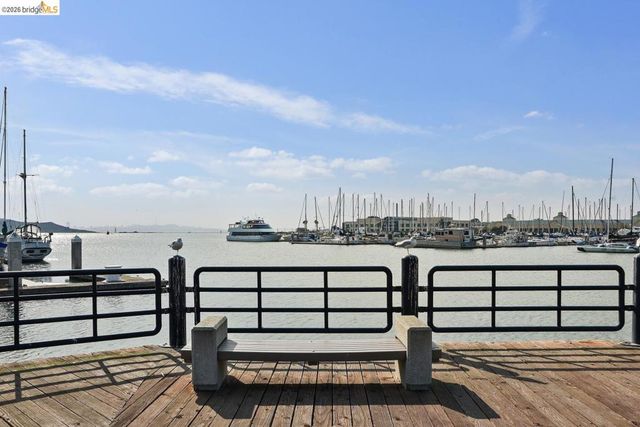 6 Schooner Ct, Richmond, CA 94804