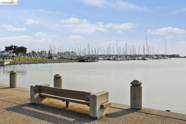 6 Schooner Ct, Richmond, CA 94804