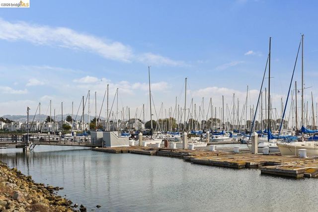6 Schooner Ct, Richmond, CA 94804