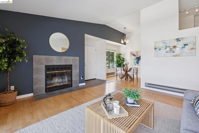 6 Schooner Ct, Richmond, CA 94804