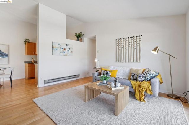 6 Schooner Ct, Richmond, CA 94804