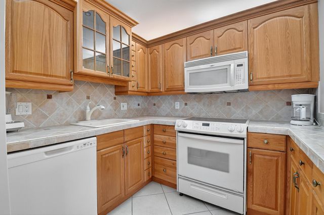 426 Pine Glen Lane A-1, Greenacres, FL 33463