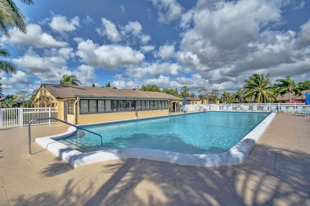 426 Pine Glen Lane A-1, Greenacres, FL 33463