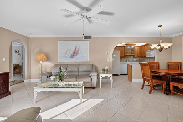 426 Pine Glen Lane A-1, Greenacres, FL 33463