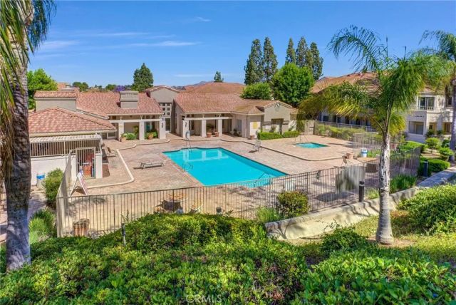 1980 Las Colinas Circle 301, Corona, CA 92879