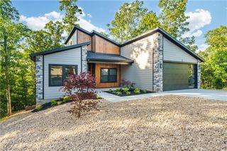 2 Damerham Lane, Bella Vista, AR 72714