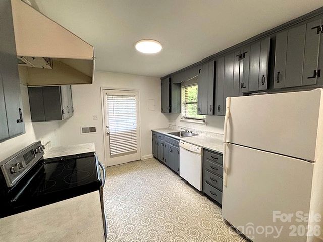 710 Manhasset Road, Charlotte, NC 28209
