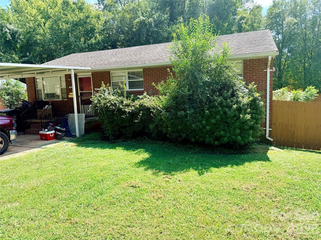710 Manhasset Road, Charlotte, NC 28209