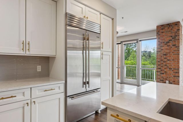 105 N Riverview Street, 215, Dublin, OH 43017