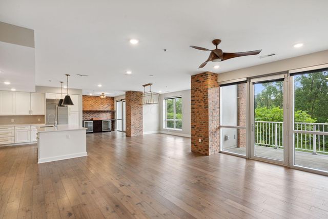 105 N Riverview Street, 215, Dublin, OH 43017