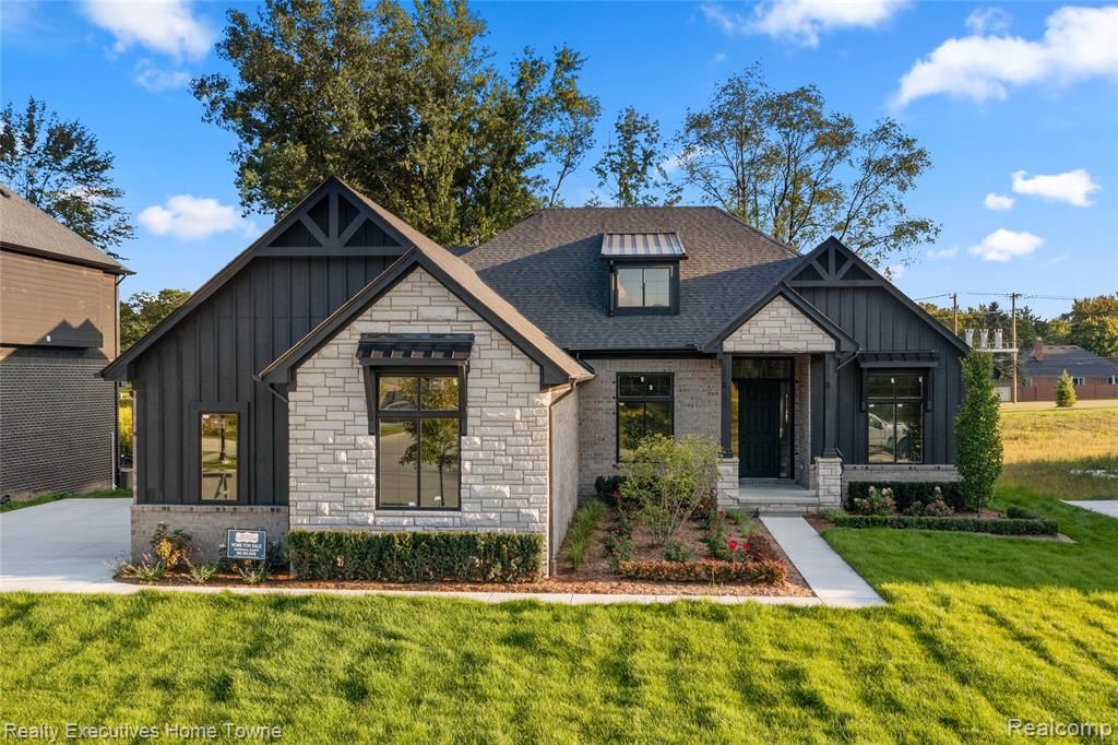 35071 Woodside Drive, Richmond, MI 48062
