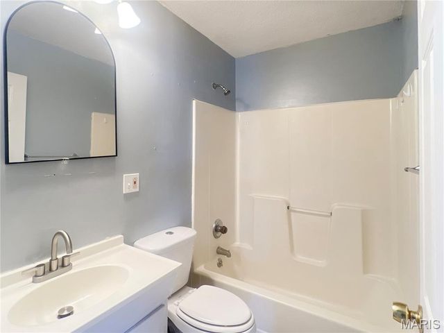 528 E Main Street, Collinsville, IL 62234