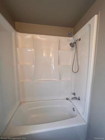 23019 Tuscany Avenue, Eastpointe, MI 48021