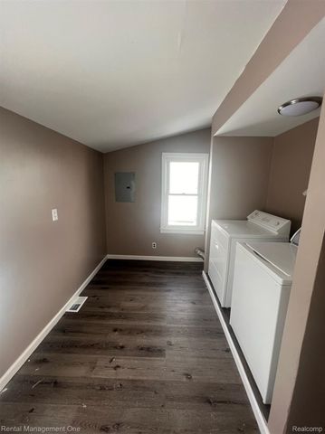 23019 Tuscany Avenue, Eastpointe, MI 48021