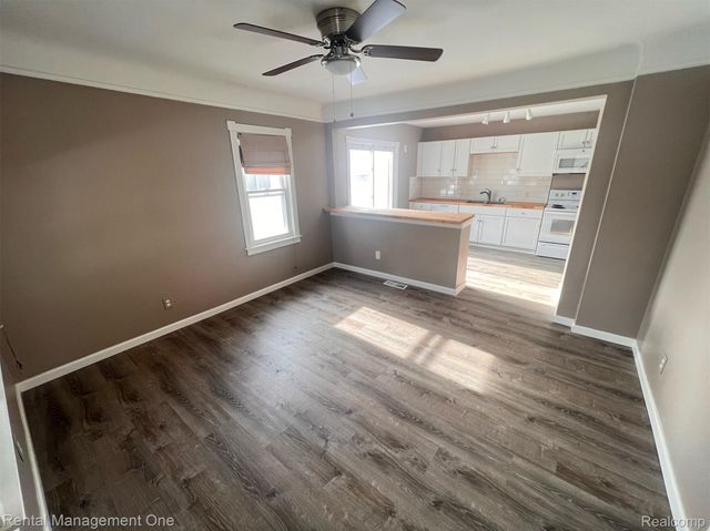 23019 Tuscany Avenue, Eastpointe, MI 48021