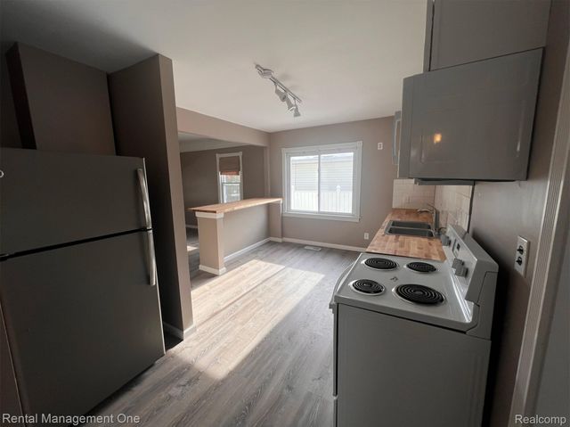 23019 Tuscany Avenue, Eastpointe, MI 48021