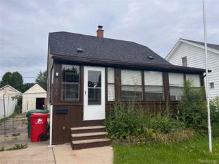 23019 Tuscany Avenue, Eastpointe, MI 48021