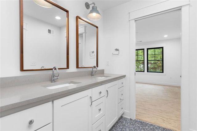 4620 W 70th Terrace, Prairie Village, KS 66208