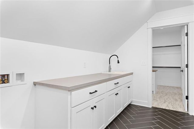 4620 W 70th Terrace, Prairie Village, KS 66208