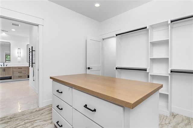 4620 W 70th Terrace, Prairie Village, KS 66208